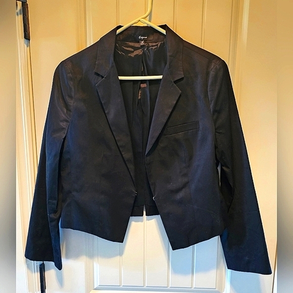 Express Jackets & Blazers - [EXPRESS] NWOT ☆ Vintage Cropped Black Blazer☆《12》Clasp Closure